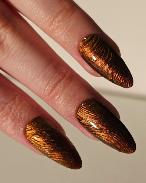 brown textured chrome nails  Courtesy of tsibsnailsd